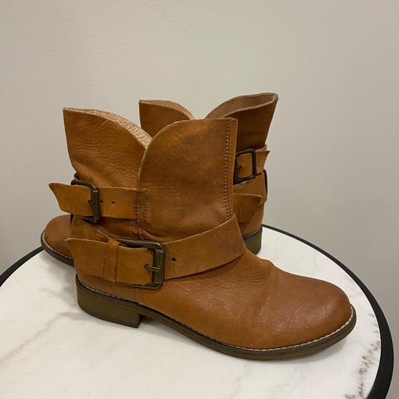 Like new Steve Madden booties - Picture 2 of 3